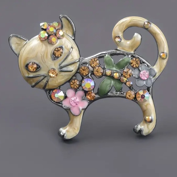 Vintage Style Cat Brooch Of Rhinestones & Metal Alloy Merge in Unique Style Cat - Picture 3 of 5